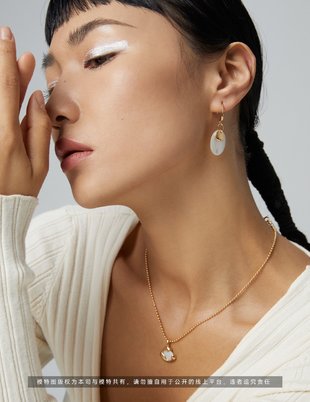 纯银母贝耳环(证书没有附送)