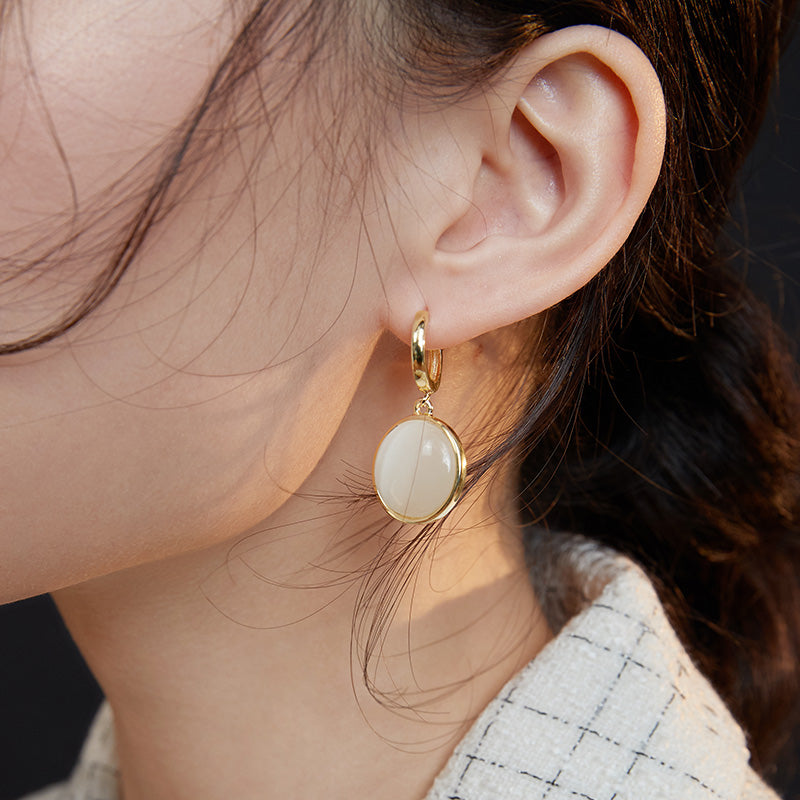 纯银猫眼石耳环
猫眼石光泽是真的ok!
无论是室内还是室外都很耀眼呀
温柔气质,超美!