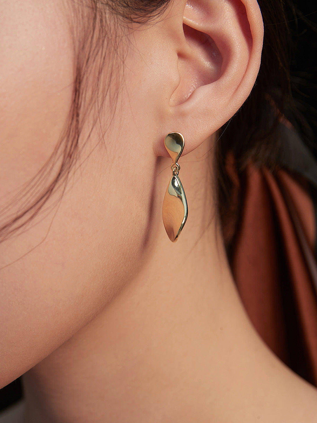 纯银耳环
经典的hoops概念
出勤率很高 做工很细腻